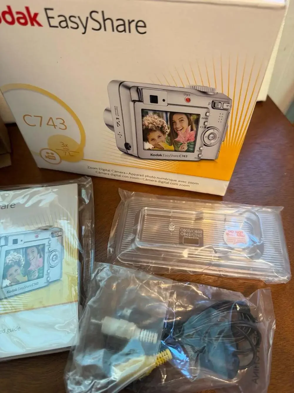 New Kodak EasyShare C743 7.1MP Zoom Digital Camera in Original Box with Accessor